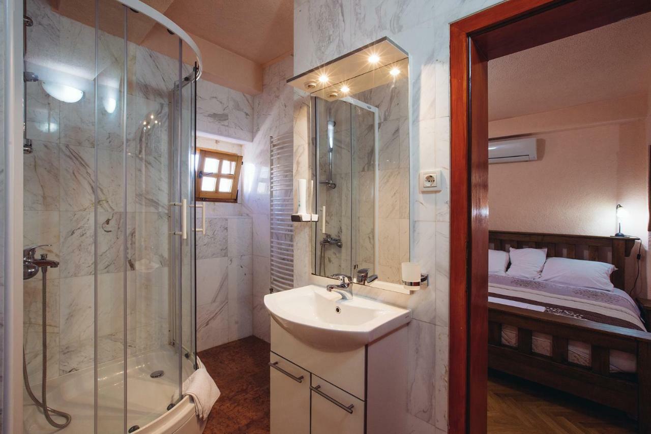 Apartmani I Sobe Dinko Starigrad Paklenica Exteriör bild