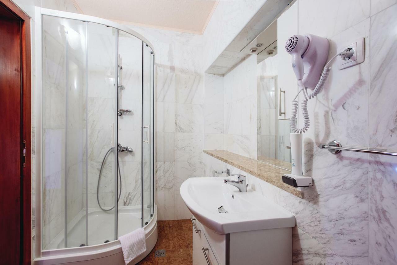 Apartmani I Sobe Dinko Starigrad Paklenica Exteriör bild