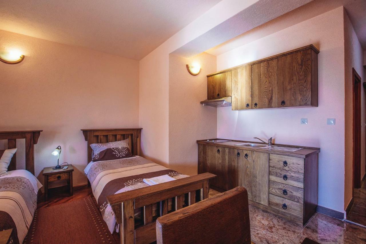 Apartmani I Sobe Dinko Starigrad Paklenica Exteriör bild