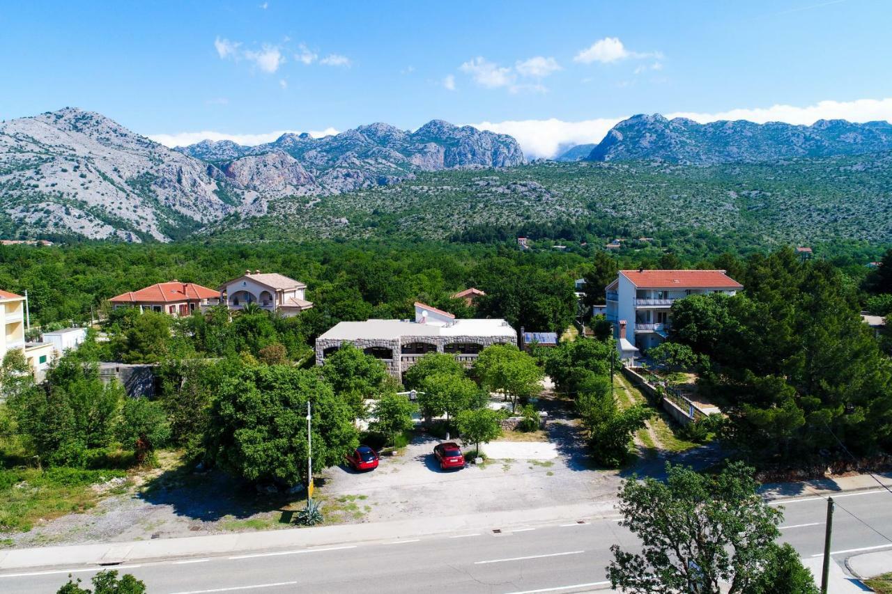 Apartmani I Sobe Dinko Starigrad Paklenica Exteriör bild
